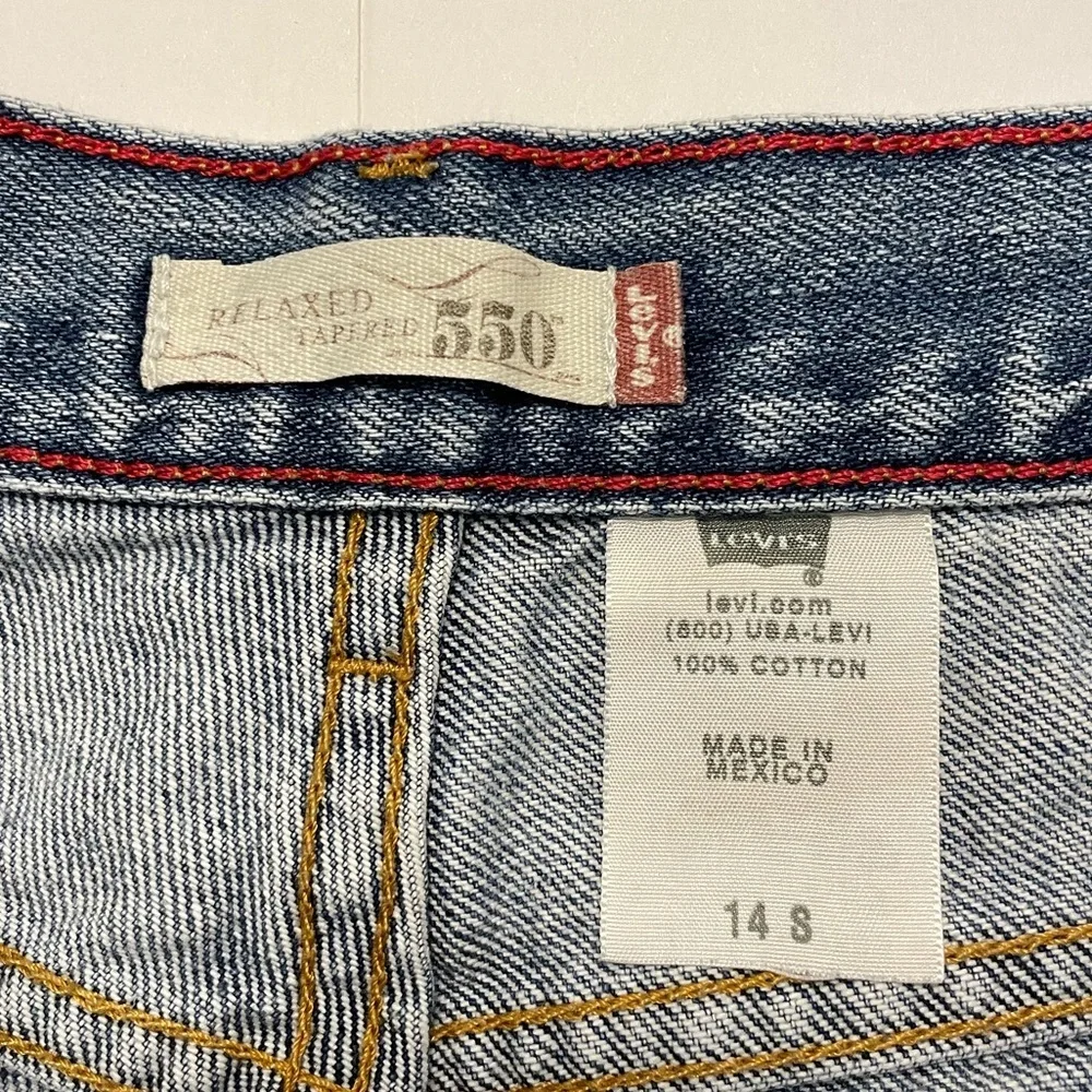 Levi’s Women’s 550 Relaxed Distressed Denim Shorts Size 14